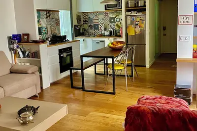 Image de joli loft à Montmartre sur jardin