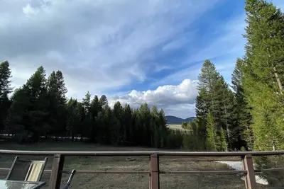 Image de Cabin in the Woods - 20 min to Ynp
