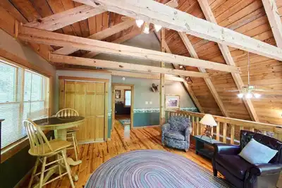 Image de “The Creel” Luxury 2br Cabin with loft & view