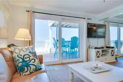 Image de Oceanfront family-sized beach house