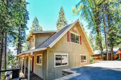 Image de Hugging Trees - 4 Bedroom 2 full, 2 half Bath With Game Room, Sleeps 12