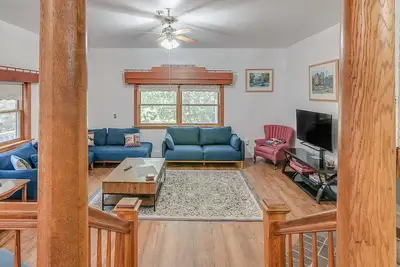 Image de Above It All - Unique Mountain Retreat Sleeps 15 W/Rec Room