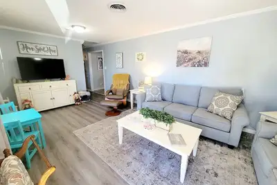 Image de No Cleaning Fee - Steps to Entertainment - King Bed - Family Friendly