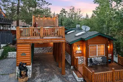 Image de Roof top hot tub, Village and Marina walk. Billiards, darts, fireplace, hot tub.