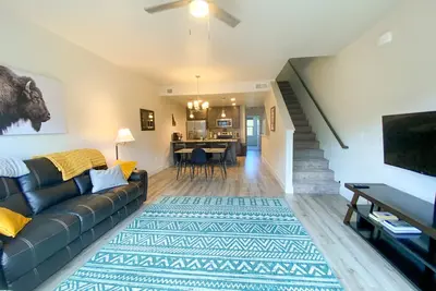 Image de Spacious McCall Townhouse Minutes From Downtown!