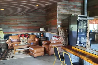 Image de Unique, rustic cabin located in Eastern South Dakota by Oakwood Lakes State Park.