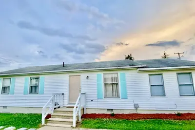 Image de Radiant 2 bedroom close to the beach!