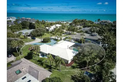 Image de 4 bedroom, 6 bed, Heated Pool, Walk to Ocean, Game Room!