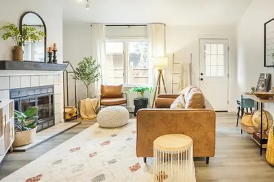 Image de Modern ranch, stylish hidden đź’Ž in the most convenient U-Med District!
