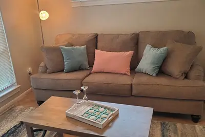 Image de Pensacola House 3br/2ba Eaton Place. Ping Pong Table. Pet-Friendly fenced yard