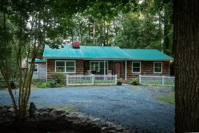 Image de Remodel Cottage with Pond on Three Acres