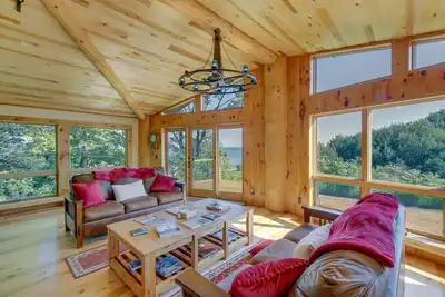Image de Idyllic Sturgeon Bay Cabin w/ Fire Pit + View