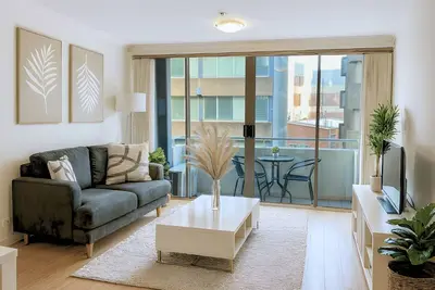 Image de St Leonards- Ln204 Atchison Street - Approx. $850-$1050 per/week Tastefully furnished one bedroom with Study in St. Leonards