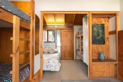 Image de Shearer's Quarters - Budget-Friendly, Family Rooms With 1 Double & 2 Single Bunk Beds