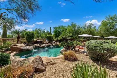 Image de North Scottsdale Luxury Pool Spa & Putting Green