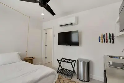 Image de Hinny's sweet suite w/ Heated Pool, Gym & Hot Tub