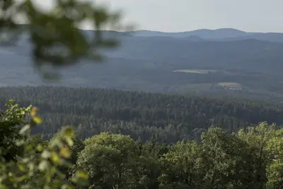 Image de Vosges\/Alsace :Gîte vue panoramique sur vallée et montagnes en pleine nature.