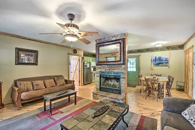 Image de Cabin in Resort - 1/2 Mi to Guntersville Lake!