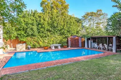 Image de Cape Dutch Villa with swimming pool, large garden and trampoline