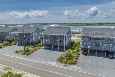 Image de Serene Topsail Beach Townhome-Water View-Great Location-Includes Linens