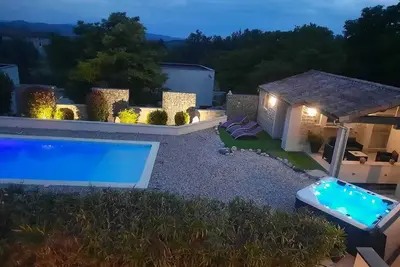 Image de Homerez - Villa charmante à Lussas avec terrasse et jacuzzi