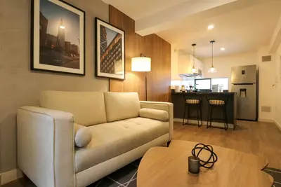 Image de w* | Impressive 1br Near Central Restaurante