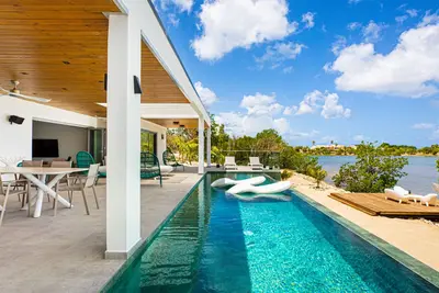 Image de Enjoy Villa - Brand New Villa - New Pickleball court! ! Discounted Price!