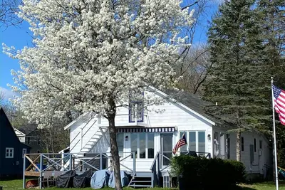Image de Delightful home on the shores of Saratoga Lake