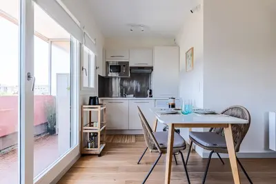 Image de Le Nid Des Cedres - Magnifique Studio terrasse Montplaisir
