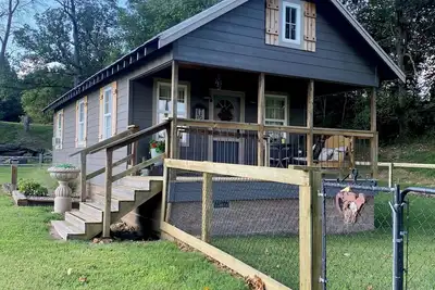 Image de Quaint cabin in foothills of the Ozarks - quick access to Fayetteville and Nwa!