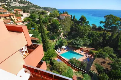 Image de appartement avec terrasse de 60m2 vue mer panoramique accès plage