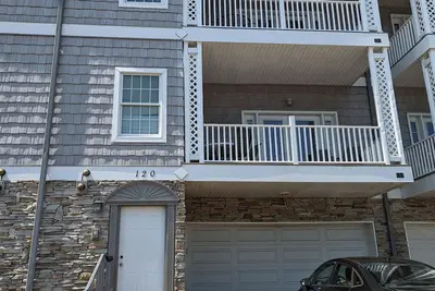 Image de Fireworks View 3 Bedroom + Den Condo