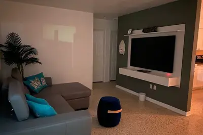 Image de Stay Over In Miami Home 2br - 1bth - Free Parking