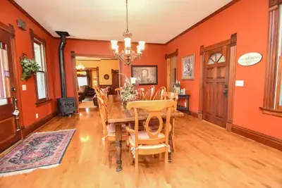 Image de Beautifully Restored Historic Victorian