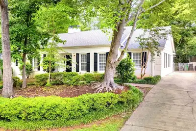 Image de Winter Special! Cozy/Rustic style Ranch in South Clt w King en Suite, Fenced In.