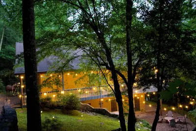 Image de Rest-Relax-Recharge: 3br Getaway w\/ Hot Tub, Bbq & Leatherwood Adventures!