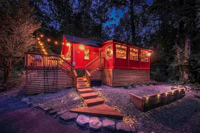 Image de Charming Log Cabin in a Mountain Lake Community