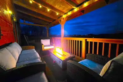 Image de Mountain Views on 1 Acre ► 4 miles to Pigeon Forge ► Mini-Golf ► Dog Friendly