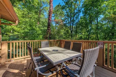 Image de Gorgeous 4bd Lodge Near Town! Hot Tub +Game Room!