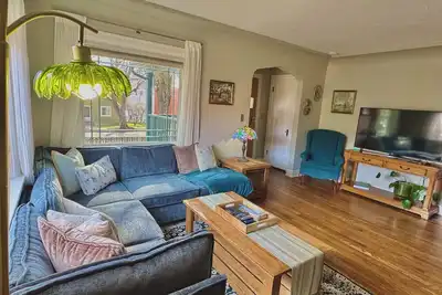 Image de The Blue Gable Downtown Cda. Hot Tub, Home Theater, Game Room, 2 King Beds!