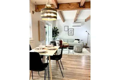 Image de Black bird chalet - with large backyard + fire pit