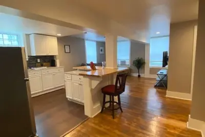 Image de Gorgeous New Rennovated Apt! 1 month or more! Calling Travel Nurses!
