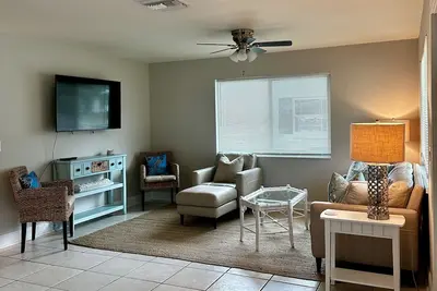 Image de Gecko Cottage - 2 miles to the beach!