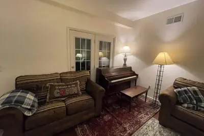 Image de Cozy, renovated Ski & Hiking Getaway - Whitetail