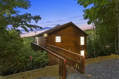 Image de Cozy Beech Mtn Cabin w/ Ac | Sleeps 14 - King Beds| Mtn Views, Games, Family Fun