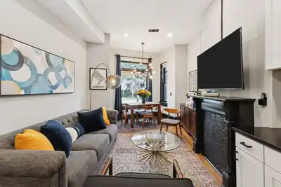 Image de Luxury, Spacious Historic Rowhouse - Private Patio