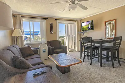 Image de Ml 232: Your appealing summer oasis with lift views! Next to bike trails!