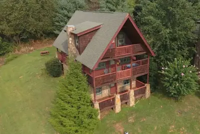 Image de ⚡⭐Cabin/2bd2. 5ba/game room/hot tub/view/Close to Parkway/Dollywood⭐