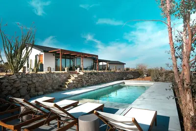 Image de Calico Landing Pool & Spa - Experience tranquility near Joshua Tree.