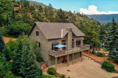 Image de 5 bd 4 bth, Ac, fireplace, hikes, waterfalls, salt water hot tub, walk to town!